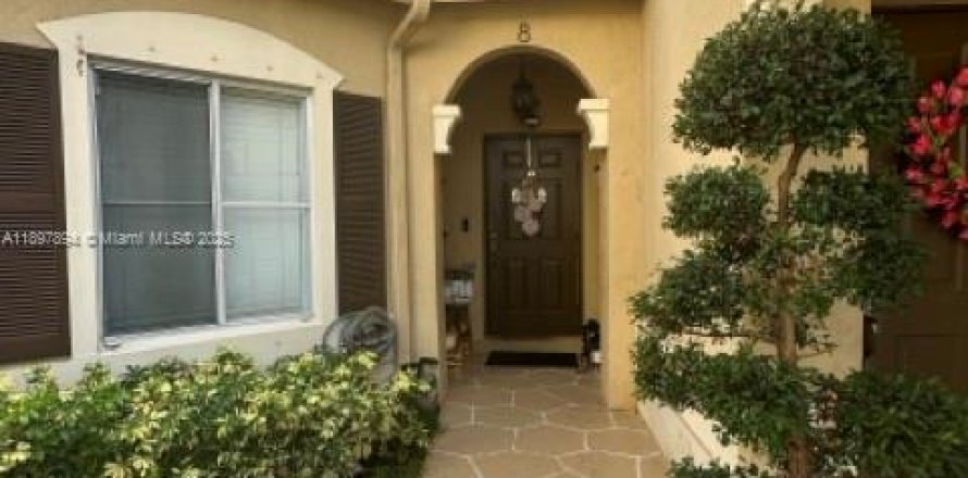 Кондоминиум с 4 спальнями в Майами, Флорида № 1949669