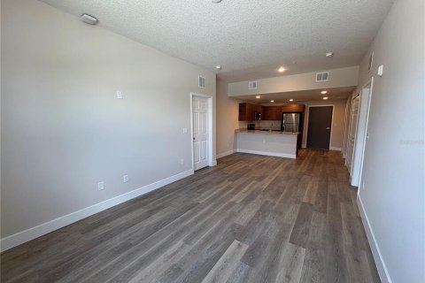 Condo in Orlando, Florida, 2 bedrooms  № 2229689 - photo 9