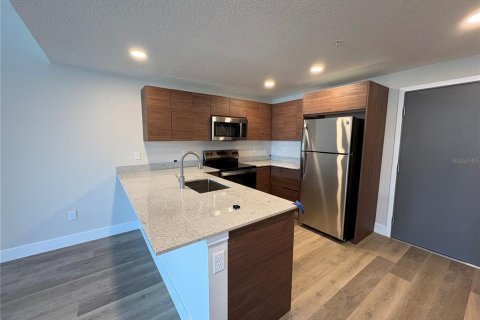 Condo in Orlando, Florida, 2 bedrooms  № 2229689 - photo 2