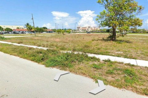 Commercial property in Deerfield Beach, Florida № 2252604 - photo 5