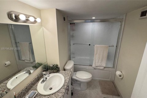 Condominio en alquiler en Miami, Florida, 1 dormitorio, 74.69 m2 № 1991390 - foto 9