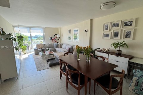 Condominio en alquiler en Miami, Florida, 1 dormitorio, 74.69 m2 № 1991390 - foto 5