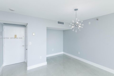 Condo in Aventura, Florida, 2 bedrooms  № 2029703 - photo 9