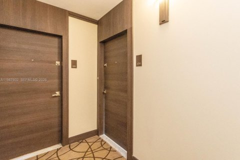 Condo in Aventura, Florida, 2 bedrooms  № 2029703 - photo 7