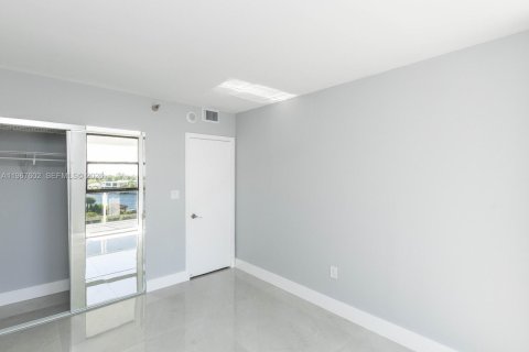 Condo in Aventura, Florida, 2 bedrooms  № 2029703 - photo 29