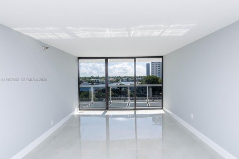 Condo in Aventura, Florida, 2 bedrooms  № 2029703 - photo 12