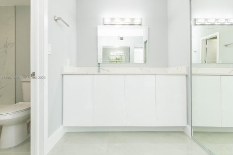 Condo in Aventura, Florida, 2 bedrooms  № 2029703 - photo 25