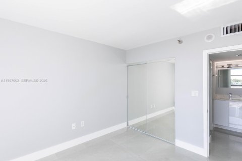 Condo in Aventura, Florida, 2 bedrooms  № 2029703 - photo 30