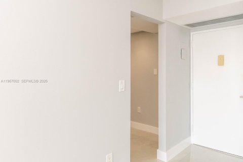 Condo in Aventura, Florida, 2 bedrooms  № 2029703 - photo 8
