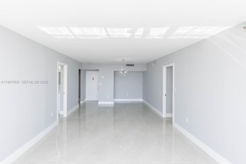Condo in Aventura, Florida, 2 bedrooms  № 2029703 - photo 13