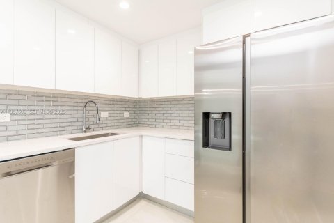 Condo in Aventura, Florida, 2 bedrooms  № 2029703 - photo 17