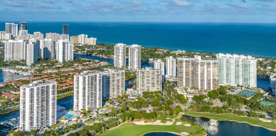 Condo in Aventura, Florida, 2 bedrooms  № 2029703