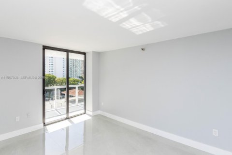 Condo in Aventura, Florida, 2 bedrooms  № 2029703 - photo 23