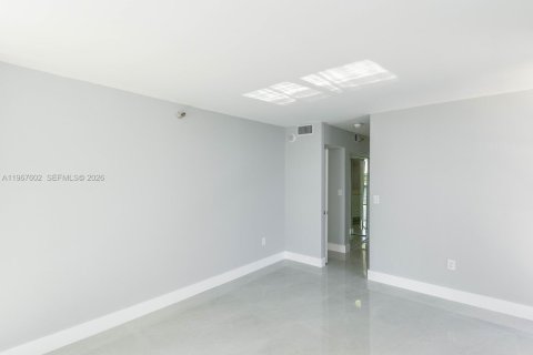 Condo in Aventura, Florida, 2 bedrooms  № 2029703 - photo 22