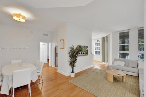 Снять в аренду кондоминиум в Авентура, Флорида 2 спальни, 120.77м2, № 1950465 - фото 10