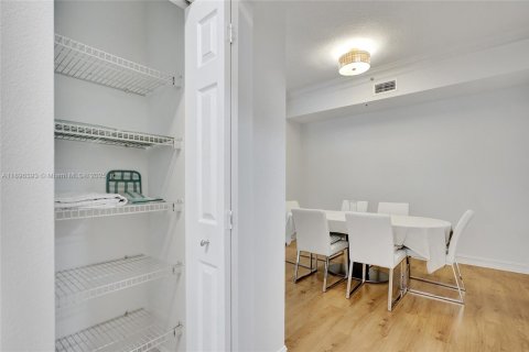 Снять в аренду кондоминиум в Авентура, Флорида 2 спальни, 120.77м2, № 1950465 - фото 18