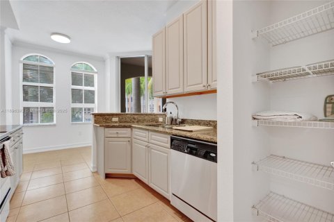 Снять в аренду кондоминиум в Авентура, Флорида 2 спальни, 120.77м2, № 1950465 - фото 12