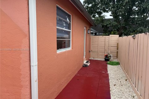 Casa en venta en Homestead, Florida, 3 dormitorios, 120.22 m2 № 2011641 - foto 23