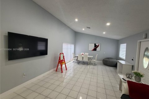 Casa en venta en Homestead, Florida, 3 dormitorios, 120.22 m2 № 2011641 - foto 6