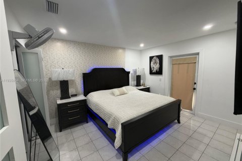 Casa en venta en Homestead, Florida, 3 dormitorios, 120.22 m2 № 2011641 - foto 12