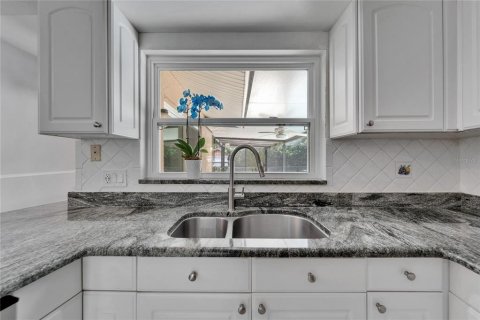 Casa en venta en Temple Terrace, Florida, 4 dormitorios, 187.76 m2 № 1803146 - foto 18