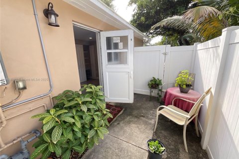 Immobilier commercial à louer à North Miami, Floride № 1928927 - photo 3