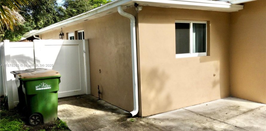 Immobilier commercial à North Miami, Floride № 1928927