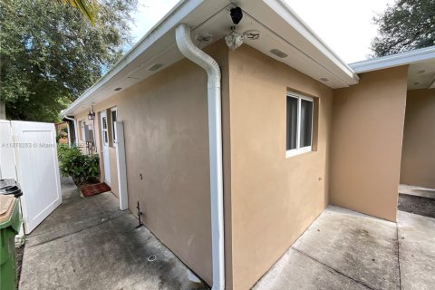 Immobilier commercial à louer à North Miami, Floride № 1928927 - photo 2