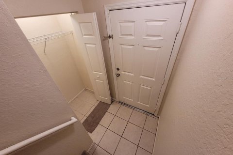 Copropriété à louer à Zephyrhills, Floride: 3 chambres, 118.73 m2 № 2389028 - photo 4