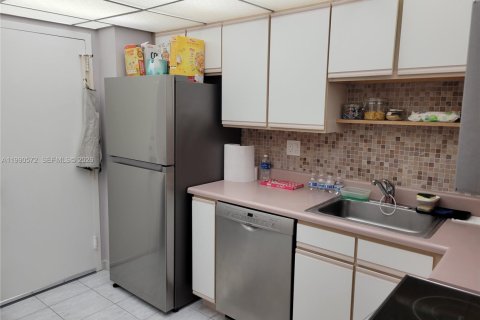 Condo in Sunny Isles Beach, Florida, 2 bedrooms  № 2062246 - photo 4