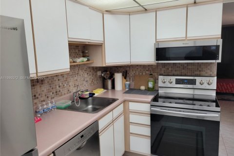 Condo in Sunny Isles Beach, Florida, 2 bedrooms  № 2062246 - photo 2