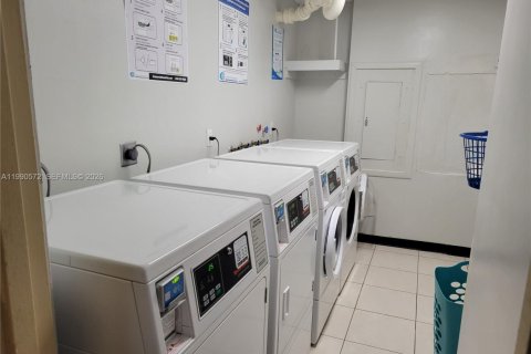 Condo in Sunny Isles Beach, Florida, 2 bedrooms  № 2062246 - photo 11