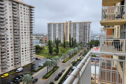 Condo in Sunny Isles Beach, Florida, 2 bedrooms  № 2062246