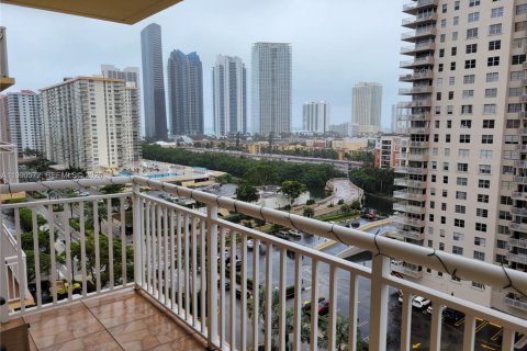 Condo in Sunny Isles Beach, Florida, 2 bedrooms  № 2062246 - photo 10