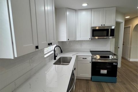Villa ou maison à vendre à Spring Hill, Floride: 2 chambres, 89.93 m2 № 1905238 - photo 12