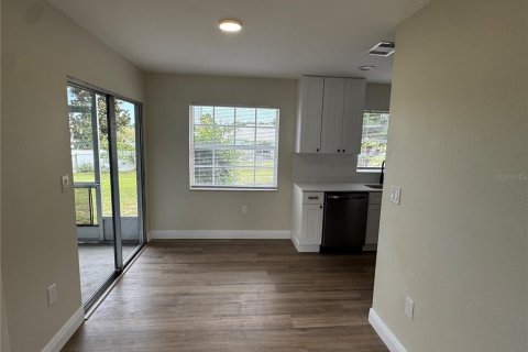 Villa ou maison à vendre à Spring Hill, Floride: 2 chambres, 89.93 m2 № 1905238 - photo 11
