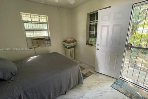 Commercial property in Miami, Florida 86.96 sq.m. № 2017615 - photo 8