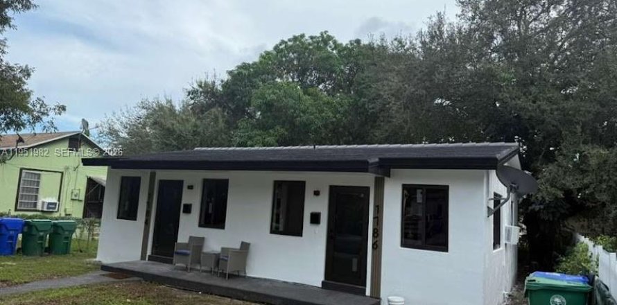 Commercial property in Miami, Florida 86.96 sq.m. № 2017615