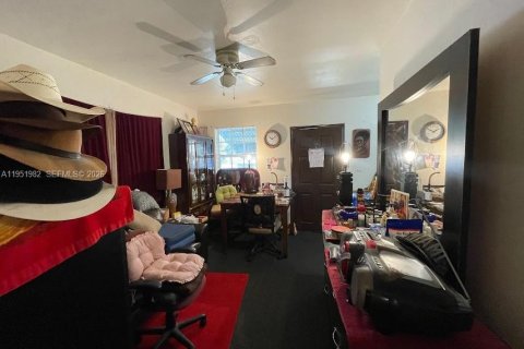 Commercial property in Miami, Florida 86.96 sq.m. № 2017615 - photo 19