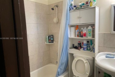 Commercial property in Miami, Florida 86.96 sq.m. № 2017615 - photo 16