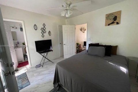 Commercial property in Miami, Florida 86.96 sq.m. № 2017615 - photo 6