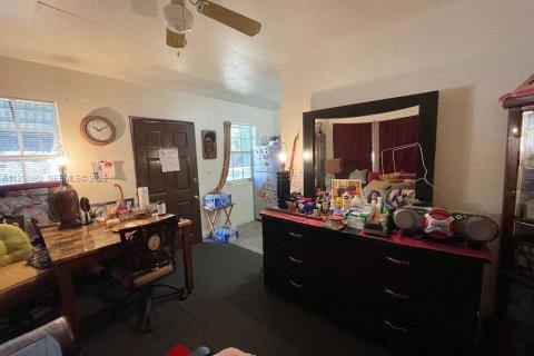 Commercial property in Miami, Florida 86.96 sq.m. № 2017615 - photo 20