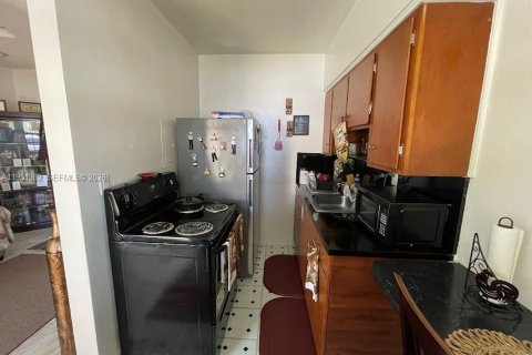 Commercial property in Miami, Florida 86.96 sq.m. № 2017615 - photo 11