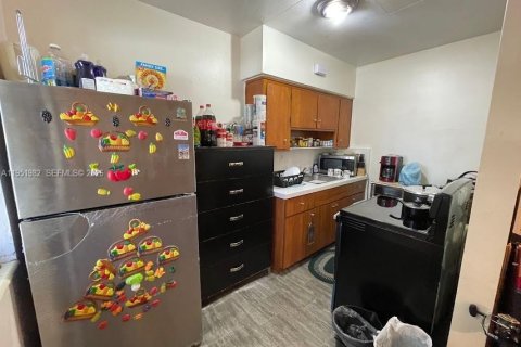 Commercial property in Miami, Florida 86.96 sq.m. № 2017615 - photo 13