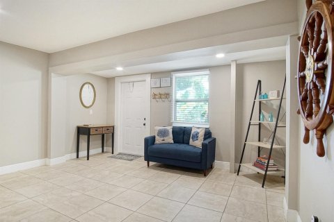House in St. Lucie, Florida 3 bedrooms, 176.89 sq.m. № 2251617 - photo 13