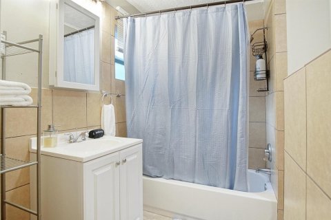 House in St. Lucie, Florida 3 bedrooms, 176.89 sq.m. № 2251617 - photo 21