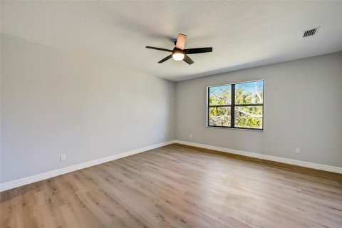 House in North Port, Florida 4 bedrooms, 227.98 sq.m. № 1547916 - photo 26