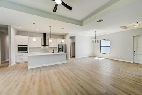 House in North Port, Florida 4 bedrooms, 227.98 sq.m. № 1547916 - photo 9