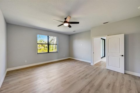 House in North Port, Florida 4 bedrooms, 227.98 sq.m. № 1547916 - photo 23