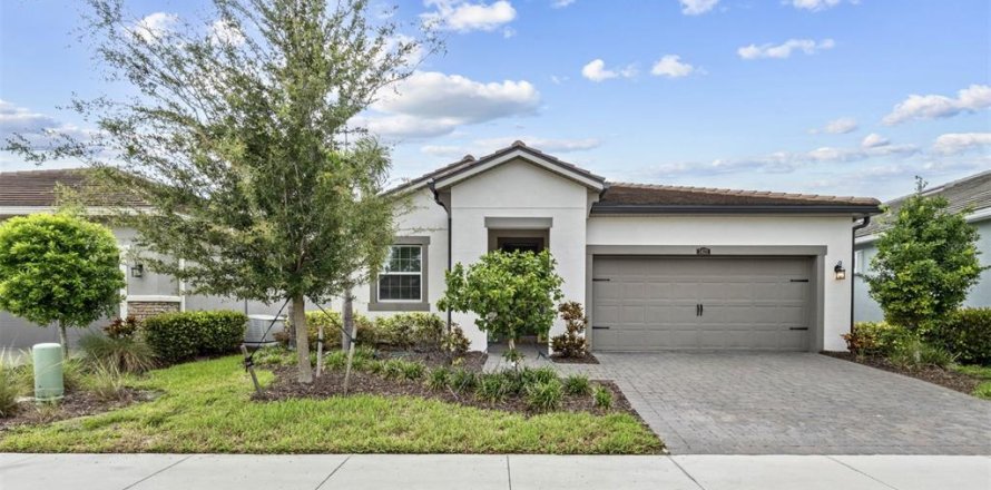 House in Sarasota, Florida 3 bedrooms, 181.16 sq.m. № 2266363